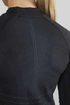 Craft Women's Active Intensity Crewneck Baselayer - Black/Asphalt (1907937-999995) 7 Craft Women's Active Intensity Crewneck Baselayer - Black/Asphalt (1907937-999995) -Darn Tough Shop 1907937 999995 Active Intensity CN LS C4 Preview