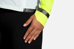 Brooks Women's Carbonite Jacket - Icy Grey/Black/Nightlife (221493030) -Darn Tough Shop 221493 030 D2 Carbonite Jacket