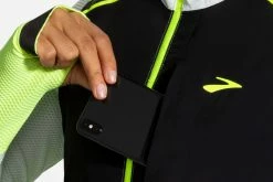 Brooks Women's Carbonite Vest - Icy Grey/Black/Nightlife (221498030) -Darn Tough Shop 221498 030 D4 Carbonite Vest