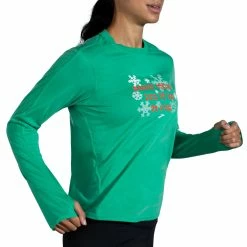 Brooks Women's Run Merry Distance Long Sleeve - Green/Run Merry (221563377) -Darn Tough Shop 221563 377 MV Run Merry Distance Graphic LS