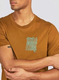 Janji Men's Runterra Bio Tee - Run Everywhere Alphatopo (MT06A-S22-ATP) -Darn Tough Shop JANJI MT06A RUN EVERYWHERE ALPHATOPO 05 2048x2048 3541b9b1 1ca8 4706 94ba 539e34d22ca5