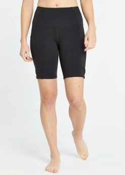 **Available In Select Stores Only** Women's Oiselle Long Pocket Jogger Shorts - Black (102118-BLK)