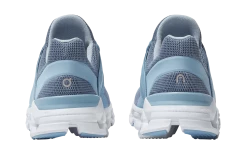 On Running Women's Cloudswift -Darn Tough Shop SS21CloudswiftLakeSkyWPackShot5