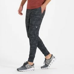 Vuori Men's Sunday Performance Jogger -Darn Tough Shop V416BCM 2 1890x 50105888 bf10 41c3 9b70 367a894feb9e