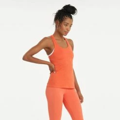 Vuori Women's Lux Performance Tank 16 Vuori Women's Lux Performance Tank -Darn Tough Shop VW108 Vuori womens lux performance tank top GRH 2 31970.1647545204