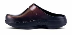 Oofos Unisex OOcloog Luxe 13 Oofos Unisex OOcloog Luxe -Darn Tough Shop cdn shopify com 1201CABERNET shot4 932x680 2
