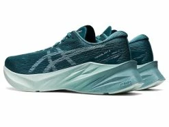 Asics Women's Novablast 3 -Darn Tough Shop ezgif.com gif maker 2022 08 15T150506.223