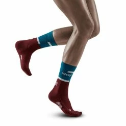 CEP Women's 4.0 Mid Cut Compression Sock (WP2C) -Darn Tough Shop ezgif.com gif maker 15 62332c35 b53f 4331 9379 93673c510489