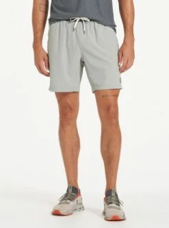 Vuori Men's Kore Short 7.5" -Darn Tough Shop ezgif.com gif maker 94