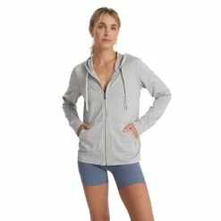 Vuori Women's Halo Performance Hoodie 2.0 -Darn Tough Shop vuori halo performance hoodie pale grey heather