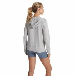 Vuori Women's Halo Performance Hoodie 2.0 -Darn Tough Shop vuori halo performance hoodie pale grey heather 1