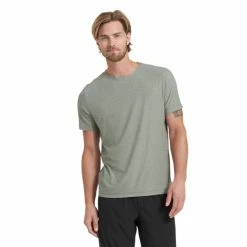 Vuori Men's Strato Tech Tee 5 Vuori Men's Strato Tech Tee -Darn Tough Shop vuori mens strato tech tee eucalyptus heather 2